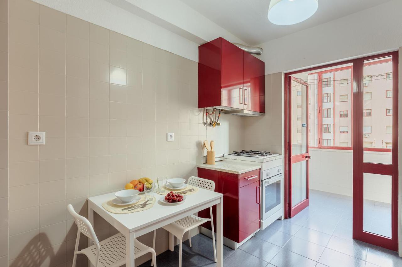 Elegant 3 Bedroom Apt - City Centre - Garage - Metro Lisboa Extérieur photo