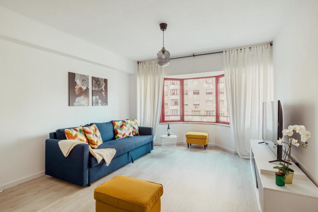 Elegant 3 Bedroom Apt - City Centre - Garage - Metro Lisboa Extérieur photo