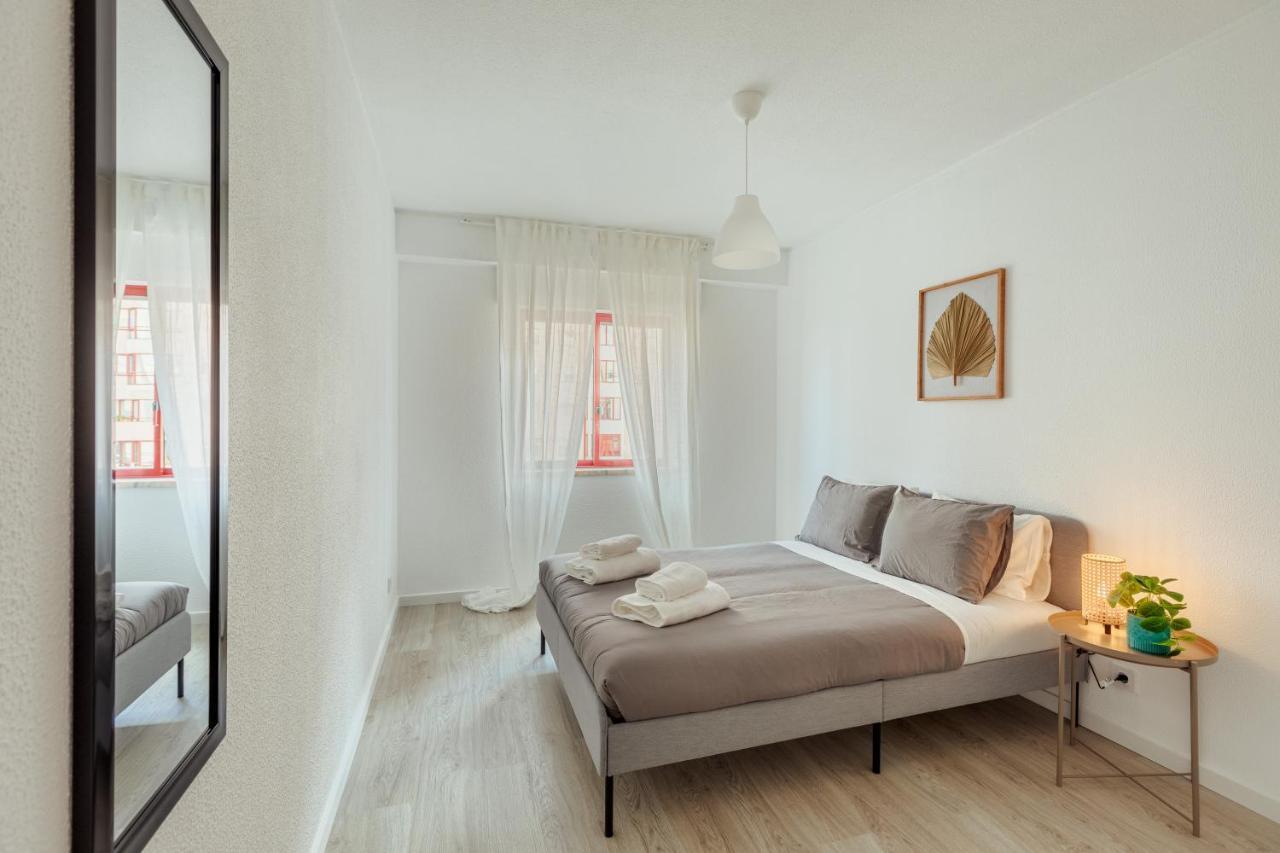 Elegant 3 Bedroom Apt - City Centre - Garage - Metro Lisboa Extérieur photo