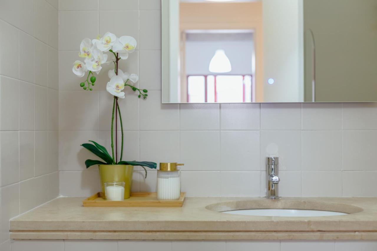 Elegant 3 Bedroom Apt - City Centre - Garage - Metro Lisboa Extérieur photo