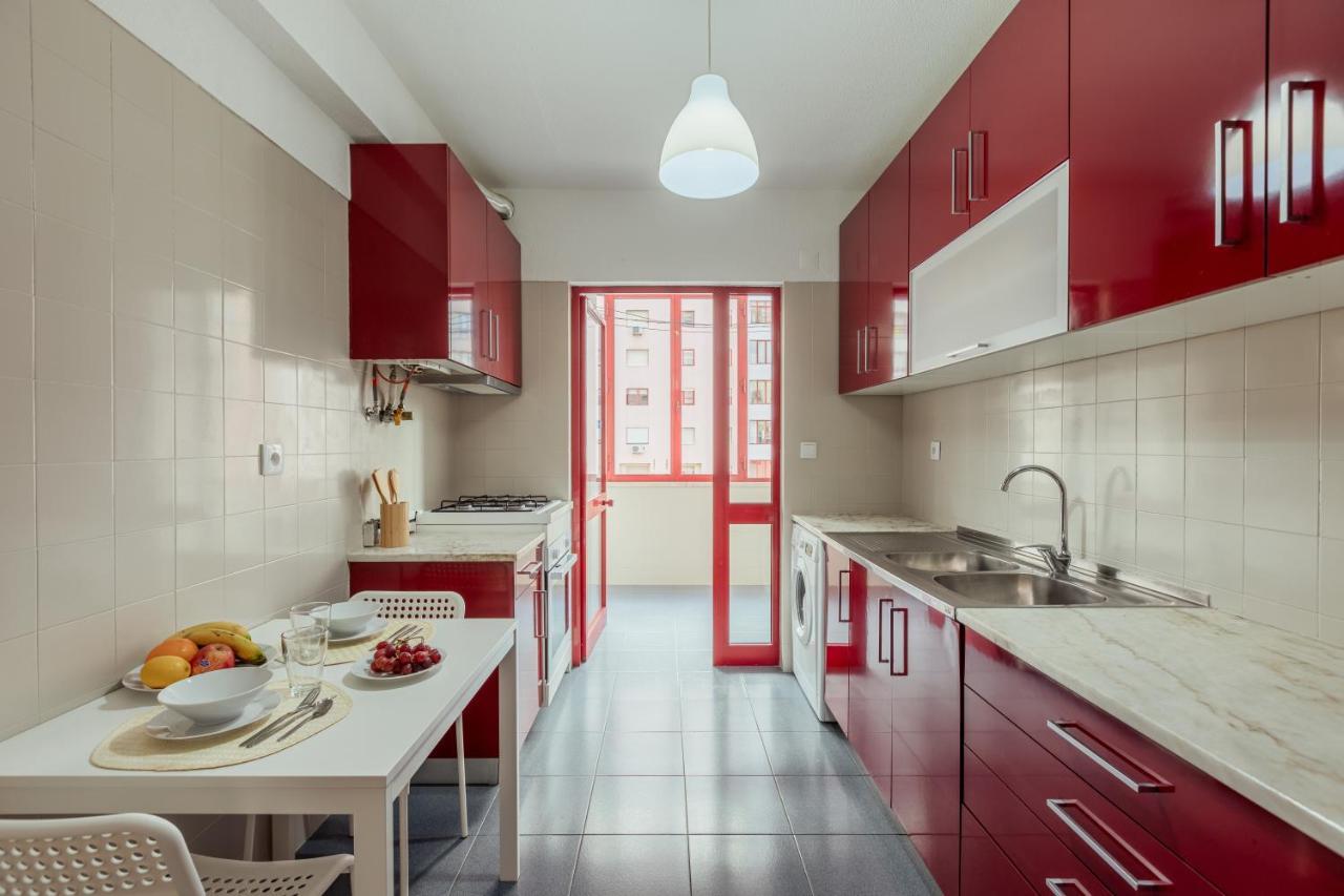 Elegant 3 Bedroom Apt - City Centre - Garage - Metro Lisboa Extérieur photo