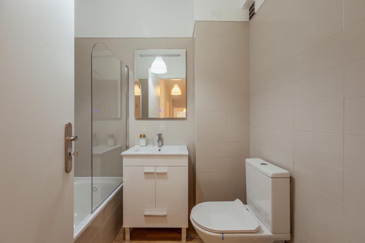 Elegant 3 Bedroom Apt - City Centre - Garage - Metro Lisboa Extérieur photo