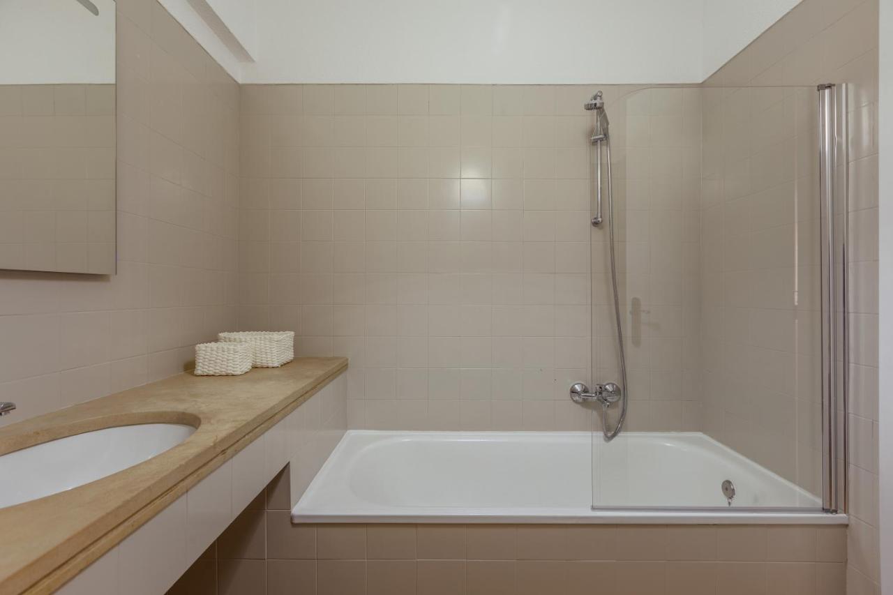 Elegant 3 Bedroom Apt - City Centre - Garage - Metro Lisboa Extérieur photo