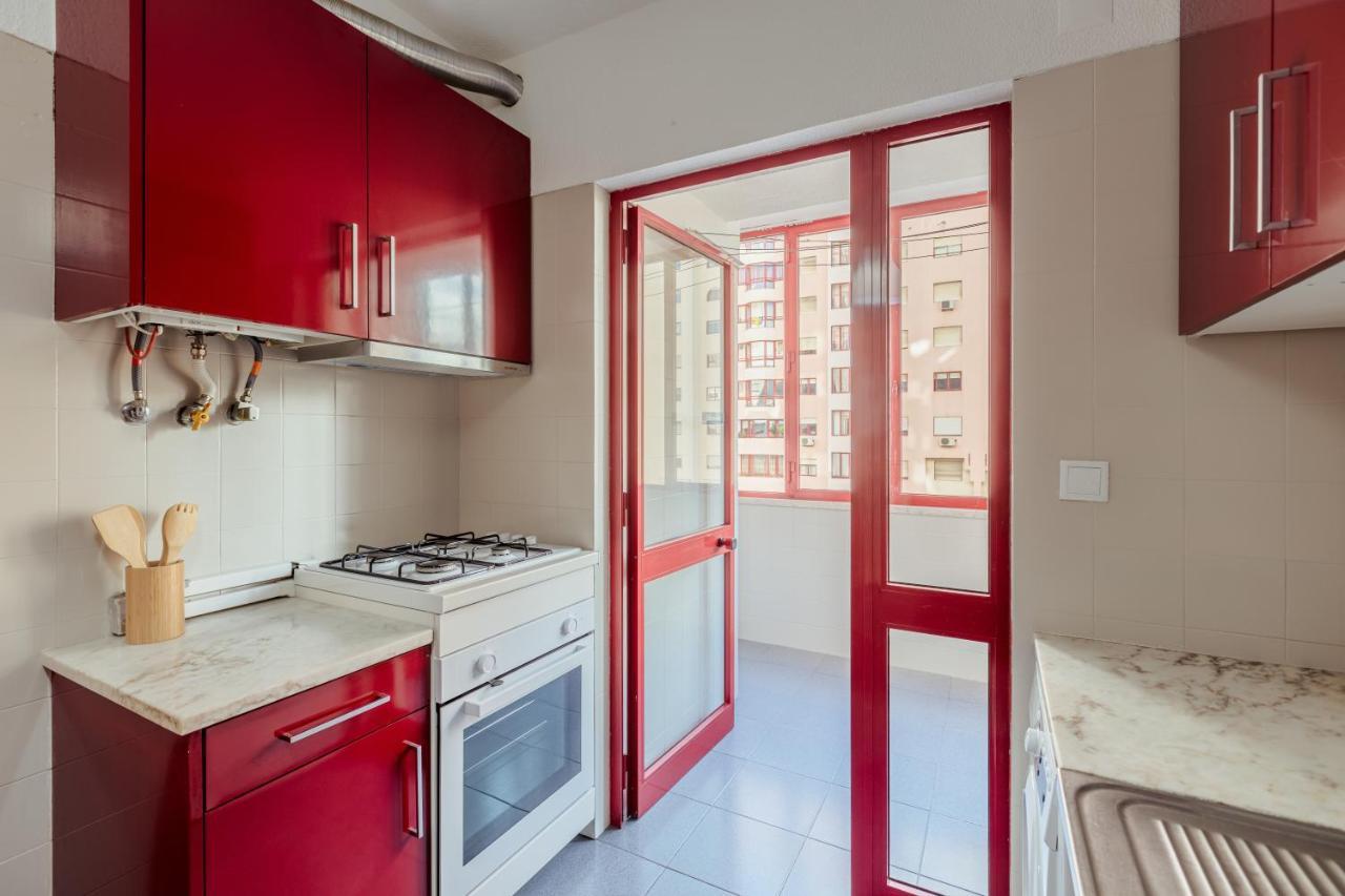 Elegant 3 Bedroom Apt - City Centre - Garage - Metro Lisboa Extérieur photo